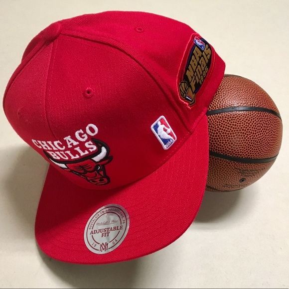 mitchell and ness bulls championship snapback